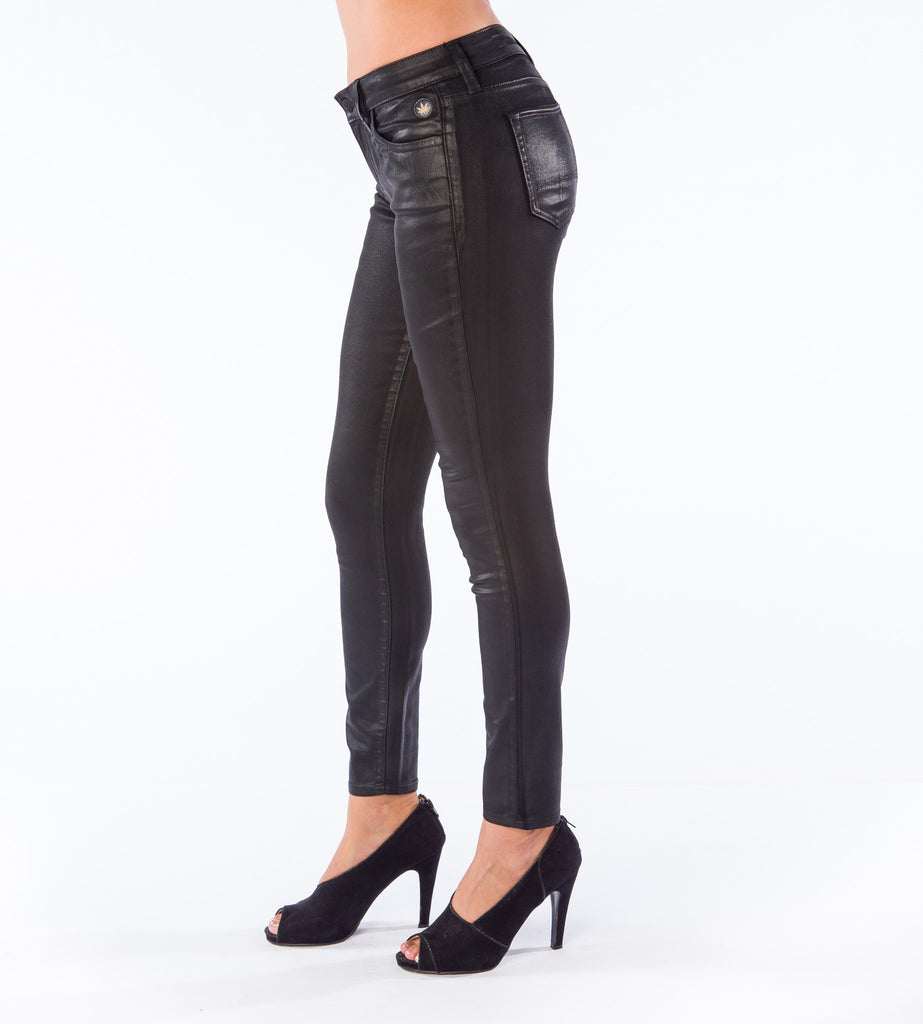 Women’s Skinny Fit Jeans – Coated Black